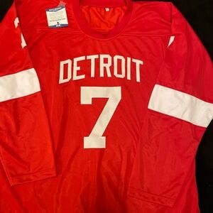 Men’s Size XL Detroit Red Wings Hockey Jersey Signed and Authenticated